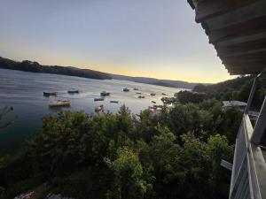 cabaña nueba con hermosa vista al río, niebla valdivia