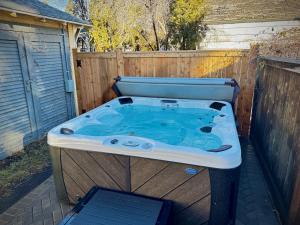 Downtown Craftsman with Hot Tub