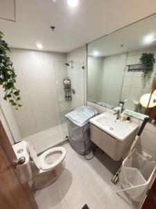 AZ Sweet home 2BR A Venue Residences Poblacion Makati