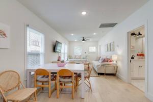 Flamingos on 45th Main - 3 King beds - Great vibe!