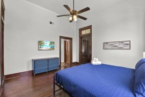 Beauty on Ball - M1 - 3 King Beds, Great Location!