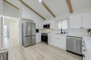 Flamingo on Frio - Play on the Bay - 2 King Beds