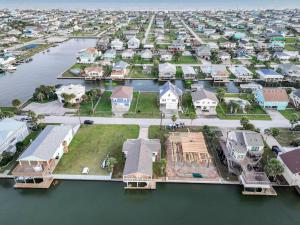Flamingo on Frio - Play on the Bay - 2 King Beds