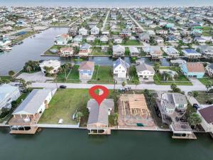 Flamingo on Frio - Play on the Bay - 2 King Beds