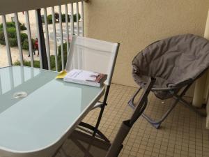 Studio face plage avec balcon et parking - FR-1-843-47