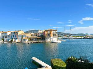 Appartement rénové avec climatisation et Internet, Port Grimaud - FR-1-868-7