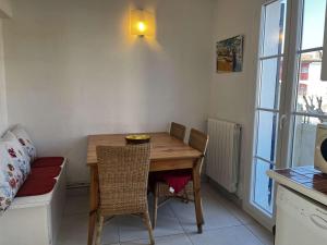 Charmant Duplex à Port Grimaud avec Balcons et Parking - FR-1-868-15