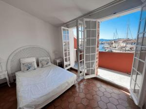 Maison rénovée Port Grimaud - Clim - WIFI - Parking - Amarrage - FR-1-868-21