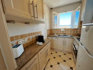 Appartement 4 pièces avec balcon et vue mer, wifi et parking - FR-1-868-20