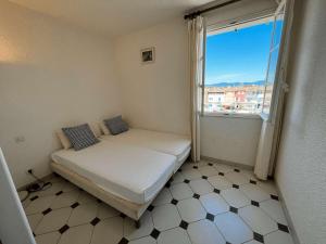 Appartement 4 pièces avec balcon et vue mer, wifi et parking - FR-1-868-20