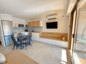 Appartement rénové avec terrasse et climatisation à Port Grimaud - FR-1-868-16