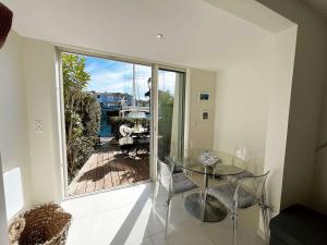 Appartement moderne climatisé avec terrasse à Port Grimaud - FR-1-868-22