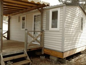 Charmant Mobil-home avec Terrasse pour 5 personnes - API-1-52-1597