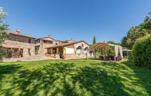 Nice Apartment In Frazione Canonica,Todi