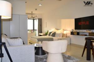 Core Soho Suite Bathtub Netflix near KLIA