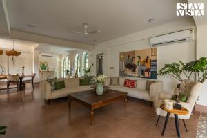 StayVista at Moonstone Villa with Pool, Rftp Jacuzzi