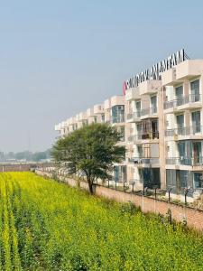 Cozy Apartment in Suncity Vrindavan Near Temples