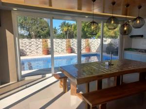 Beachfront With 2 Bedrooms and Pool for 20