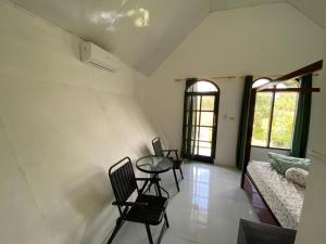Djojo Bungalow - Jungle Trekking & Transportation - BUKIT LAWANG - NORTH SUMATERA