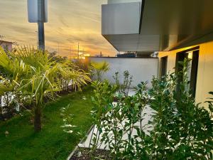 Luxury Modern Apartment near Metro