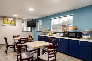 Days Inn by Wyndham ApopkaOrlando