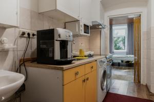 Bright 1BR Apartment Steps from the Danube