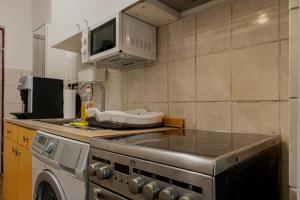 Bright 1BR Apartment Steps from the Danube