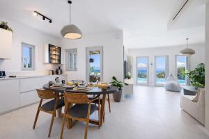 Black Pearl Villa - Sea Front