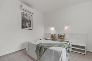 2BDR with kitchen in Old Town