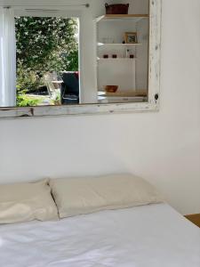 Cosy Studio with a field view