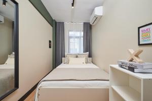 Heart of the City 3 Min to Metro 2BR AC