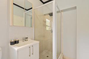 Zalari Luxe Loft A , Spacious 1 Bed Loft, Paulshof