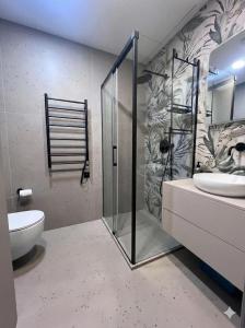 New Cozy Designer Apartment in Uzupis Walk to Old Town in a Luxury Building Garden View Balcony