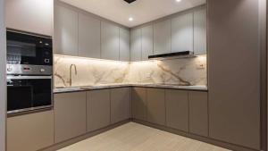 Maison Privee - Ultimate Luxury Penthouse with Pool & Marina Views