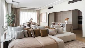 Maison Privee - Ultimate Luxury Penthouse with Pool & Marina Views