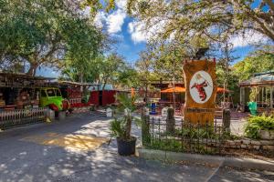 Ponce de Leon Towers 707