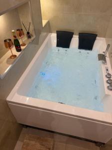 LES BULLES DE MONA - Passion - Spa - Clim