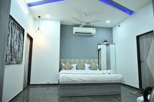 Hotel Shree Niwas Inn Near Airport