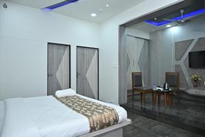 Hotel Shree Niwas Inn Near Airport