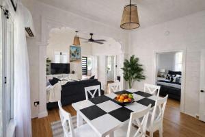 Townsville Family Home - Pets Welcome w Yard