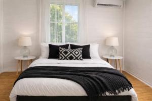 Townsville Family Home - Pets Welcome w Yard