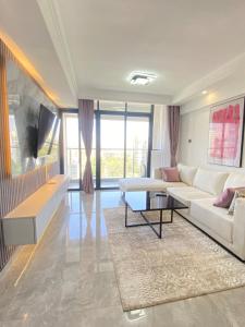 Aurora Heights 2BR One bathroom City View