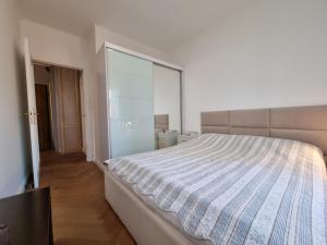 Calm Garden Apartment near Warsaw