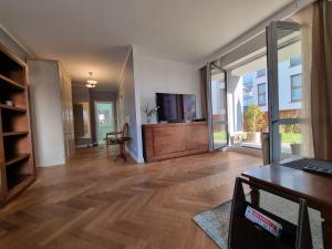 Calm Garden Apartment near Warsaw