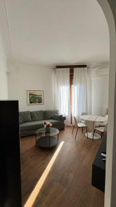 Modern and bright two-room apartment above the M3 metro