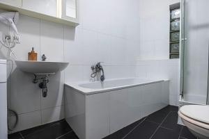 Lovely Private Rooms Near Lorenz Böhler and Danube