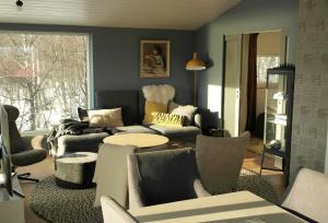 Modern, spacious top apartment