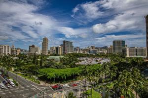 Palms Waikiki Studio with Partial Ocean Views