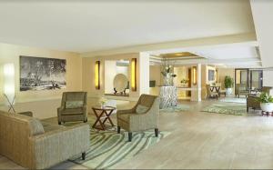 Palms Waikiki Studio with Partial Ocean Views