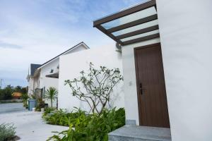 Polaris Beach Villa and Resort